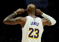 火箭再败湖人，詹姆斯领衔逆袭赢得关键胜利()